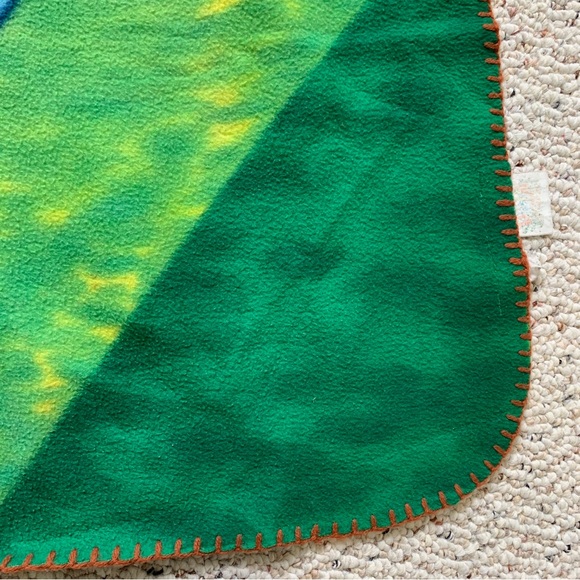 2000s Dora the Explorer Fleece Throw Blanket - Picture 3 of 4